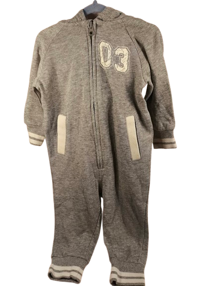 🌿 Alive Jumpsuit – Kuscheliger Grau-Ton mit Streifendetails 🤍