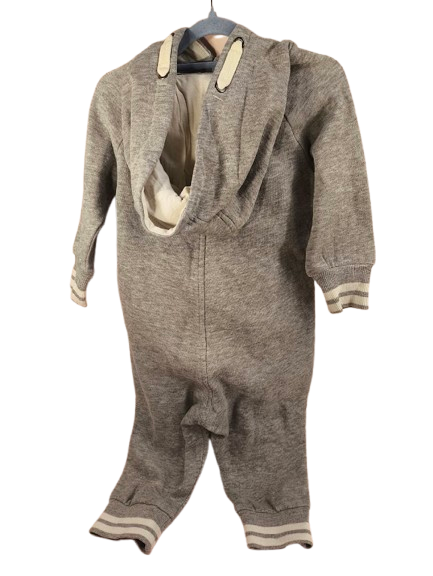 🌿 Alive Jumpsuit – Kuscheliger Grau-Ton mit Streifendetails 🤍