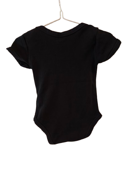 Kurzarmbody (Schwarz mit Spruch)