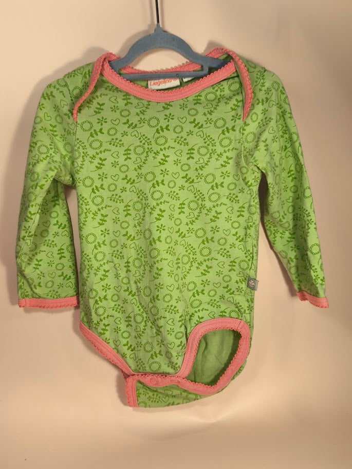 Langarmbody – Liegelind in Grün und Rosa